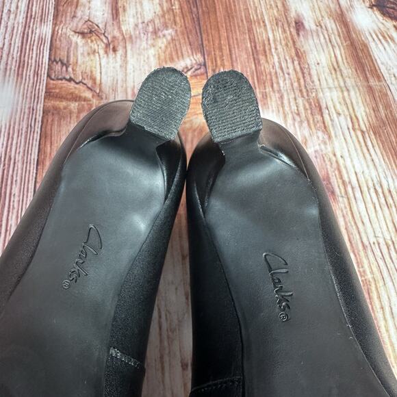 Clarks AMBYR JOY Size 7.5 Black Leather High Heel Closed Toe Pumps Dress Shoes - Picture 9 of 10